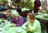 Nach ausgedehntem Nachmittagsspaziergang, erholt man sich<br>bei Kaffee und Kuchen im "Treffpunkt Grün"