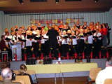Mit "Somewhere over the Rainbow" und "Musik ist Trumpf"<br>setzten die beiden Chöre des Liederkranz einen<br>stimmgewaltigen Schlußpunkt unter das diesjährige Festkonzert